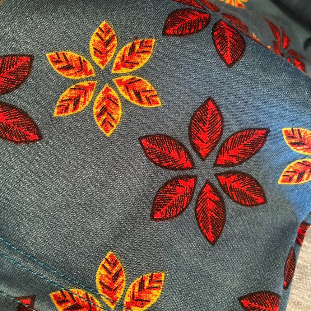 LulaRoe Randy Raglan Tee, Size 3XL, NWOT - Picture 3 of 3